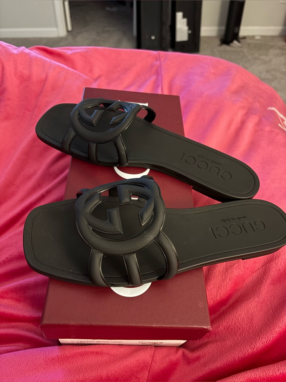 Authentic Gucci Women's Interlocking G slide sandal - Picture 3 of 6
